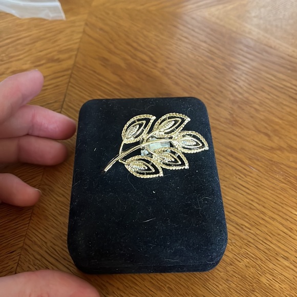 Vintage Gold Tone Gerrys Leaf Brooch - Picture 2 of 2